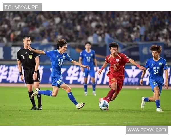 南京篮球队节奏之争引发球迷热议与战术思考